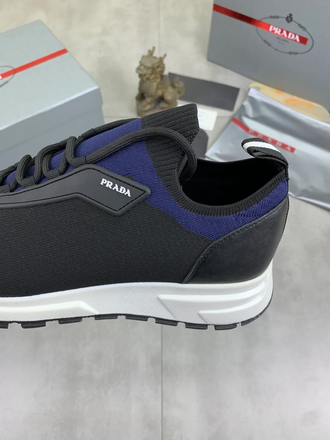 Men's Men's Shoes 💰P500💰【New Style】 (PRADA) The latest model of men's shoes has been launched on the official website in 1:1 copy, synchronized with Hong Kong counters, and on the same catwalk; all made of cowhide Epoxy mesh ➕Imported breathable fabric with cowhide lining, 🍡🍡Original 1:1 rubber outsole, non-slip and wear-resistant; comfortable on the feet, attractive style, fine workmanship, and simple and neat shoe lasts, highlighting a man's boldness and toughness, 👍size 38 to 44 3⃣️Color🉑️Choose